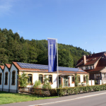 unternehmensporträt EWS: Solardach auf dem Betriebsgelände